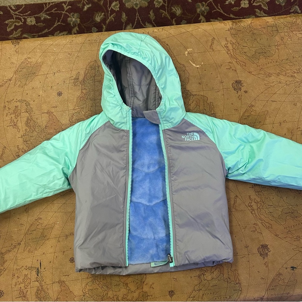 The North Face Kids' Light Blue and Gray Jacket - Picture 2 of 3